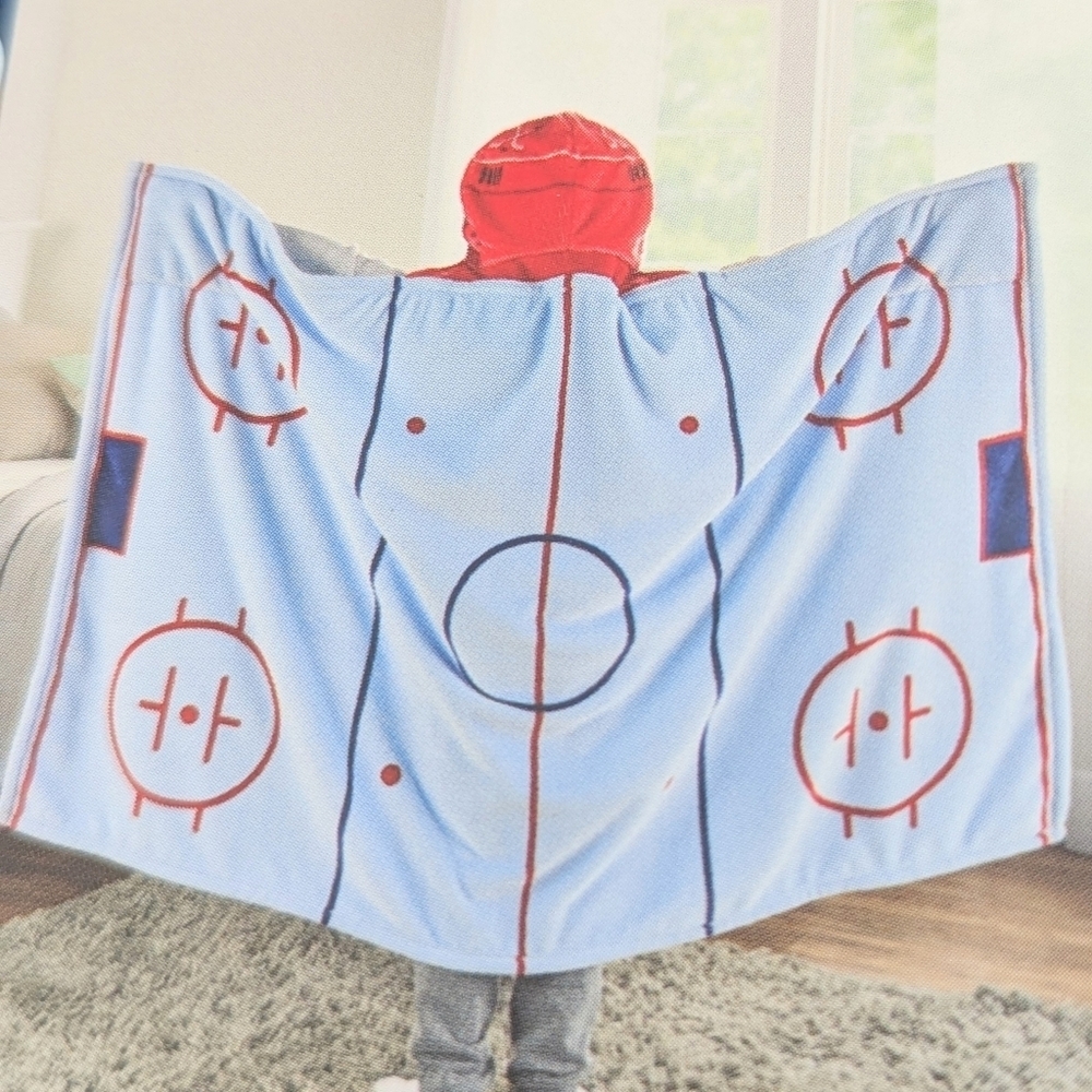 NWT Max Studio Kids (4-8 Years Old) Hooded Fleece Hockey Rink Throw/Blanket